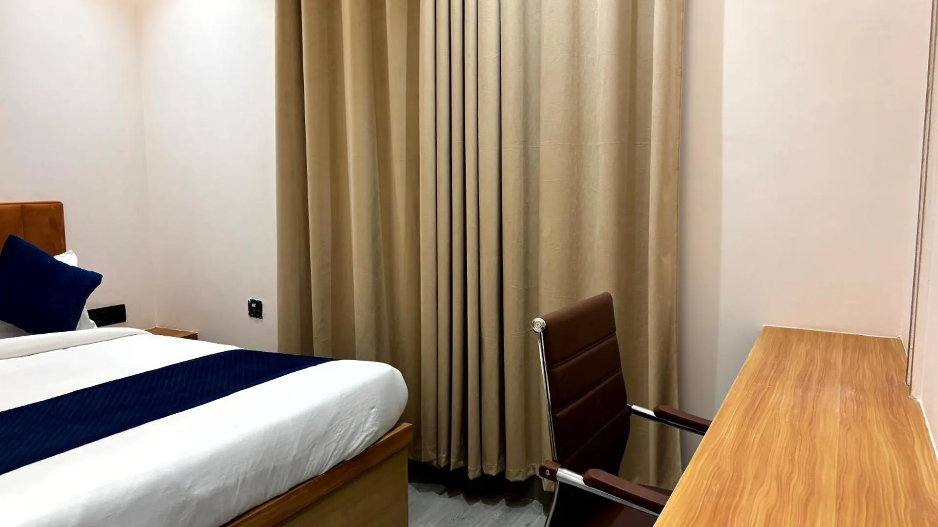 Hotel Taj Way By Jyoti Villa Agra  4*,  India